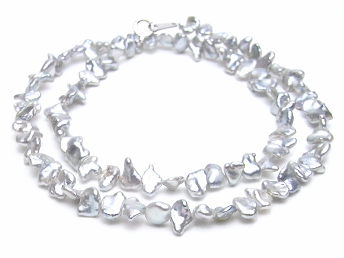 シルバーブルーカラーのアコヤ真珠「ケシ」ネックレス