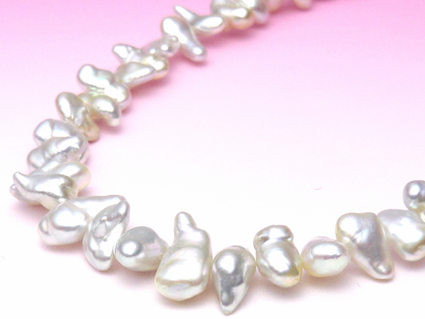 ホワイトカラーのアコヤ真珠「ケシ」ネックレス