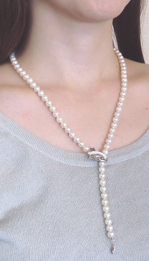 アコヤ真珠セミロングネックレス（クリップ式クラスプ使用） 使用例