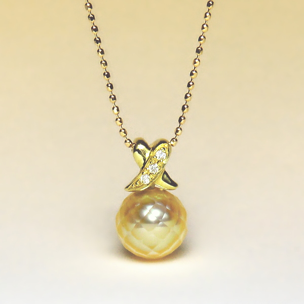 【華真珠】K18YGアコヤ真珠ダイヤ入りペンダント（ゴールドカラー）
