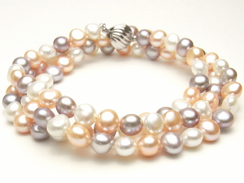 ３色マルチカラーの淡水真珠８０cmロングネックレス