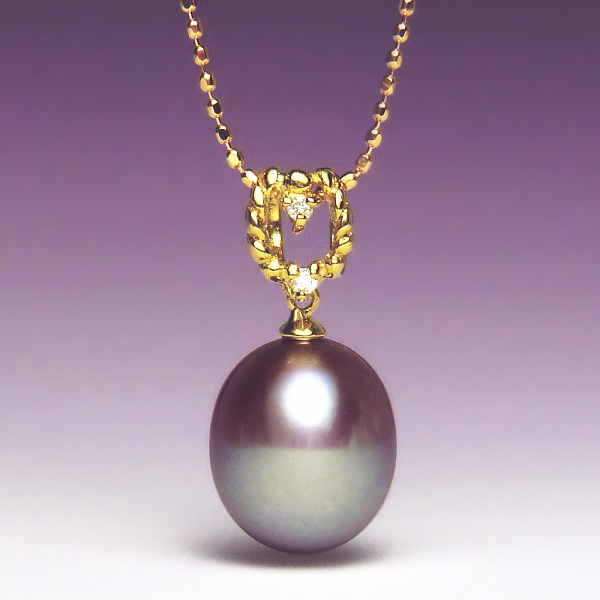 K18YG淡水真珠ダイヤ入りペンダント（パープルカラー／9mm／長さ調節可能なK18YG製チェーン付き） 古希・喜寿のお祝いにもおすすめ