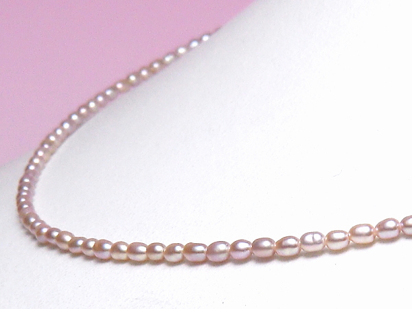 超ベビーサイズの淡水真珠ネックレス（ピンクカラー）