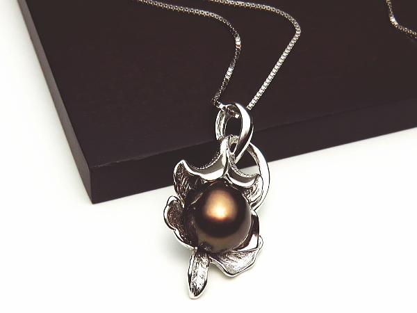 「ショコラカラー」黒蝶真珠ペンダント（ショコラパール）